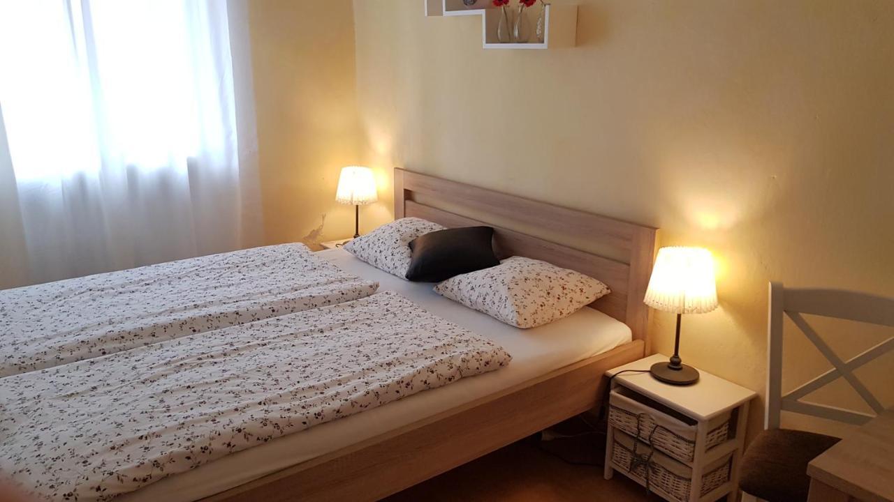 Appartamento Apartman Lotos Mikulov Esterno foto